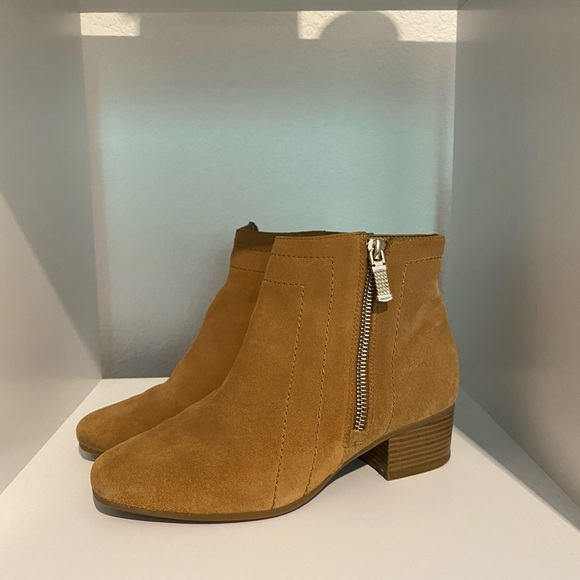 Alex Marie Shoes - Alex Marie / Tan boots with gold zipper